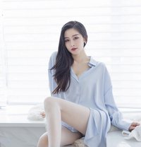 modelMiu Miu - puta in Shanghai Photo 1 of 7