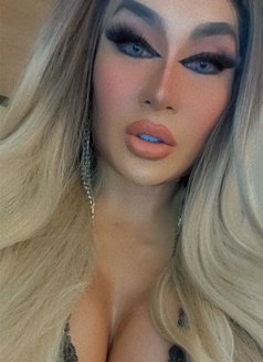 Rebbekah - Acompañantes transexual in Singapore Photo 1 of 1