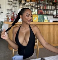 Rose - escort in Okinawa Island Photo 2 of 12