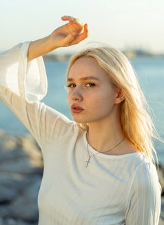 Rebecca - escort in Dubai Photo 1 of 6