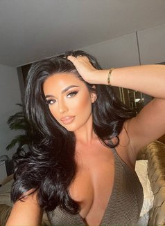 Rebecca - escort in Dubai Photo 4 of 12