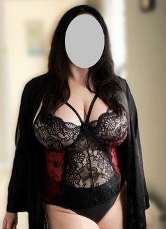 Rebecca - escort in Northampton Photo 1 of 2