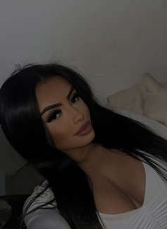 Rebecca - escort in Riyadh Photo 13 of 21