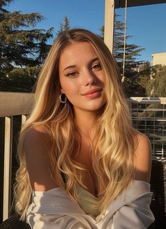 Rebecca - escort in Tokyo Photo 2 of 5