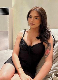 Rebecca - Transsexual escort in Manila Photo 10 of 10