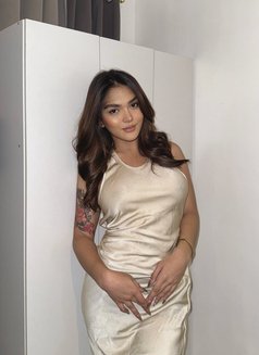 Rebecca - Transsexual escort in Manila Photo 5 of 13