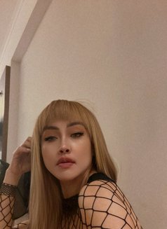 Rebecca - puta in Jakarta Photo 8 of 8