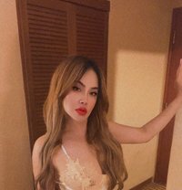Rebecca - puta in Singapore