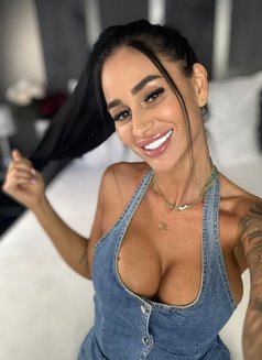 Rebecca - escort in Bangkok Photo 5 of 5