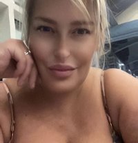Rebekah - puta in Maldives