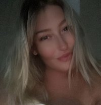 Rebekah - puta in Maldives