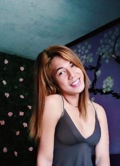 Red De Amor - Transsexual escort in Makati City Photo 1 of 11