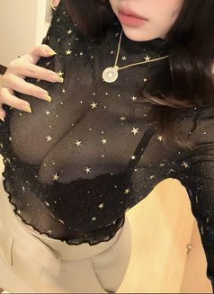 Red - escort in Hong Kong Photo 3 of 5