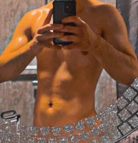انا توب او سوف - Acompañantes masculino in Beirut