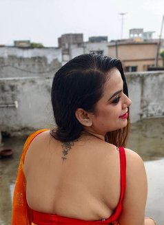 Red Saree Delhi Bhabhi Cam Service - puta in New Delhi Photo 4 of 6