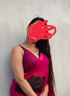 Red Saree Delhi Bhabhi Cam Service - escort in New Delhi Photo 6 of 7