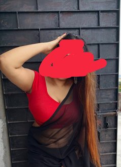 Red Saree Delhi Bhabhi Cam Service - escort in New Delhi Photo 7 of 7