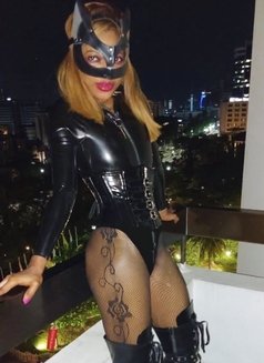 Mistress Red - dominatrix in Lagos, Nigeria Photo 1 of 5