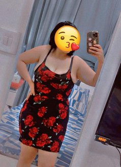 Reem Ajmān - puta in Ajmān Photo 9 of 13