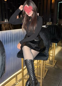 Reem - escort in Cairo Photo 2 of 8