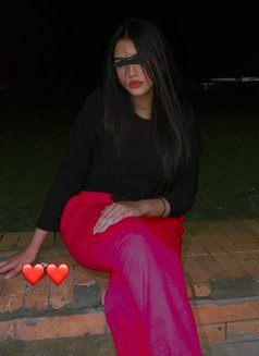 Reem - escort in Cairo Photo 4 of 8