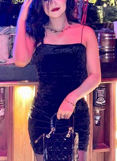 Reem - escort in Cairo Photo 3 of 7