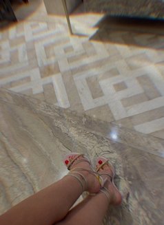 Reem - puta in Dubai Photo 3 of 16