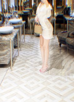 Reem - puta in Dubai Photo 8 of 16