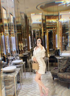 Reem - puta in Dubai Photo 9 of 16