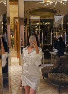 Reem - puta in Dubai Photo 12 of 16