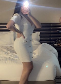 Reem - puta in Dubai Photo 5 of 11