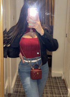 Reem - puta in Dubai Photo 6 of 11