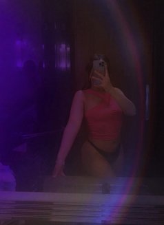 Reem - puta in Dubai Photo 7 of 11