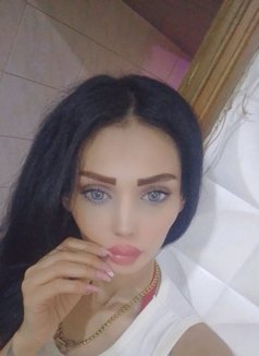 Reem - puta in Beirut Photo 5 of 7