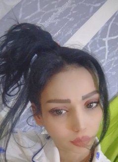 Reem - puta in Beirut Photo 7 of 7