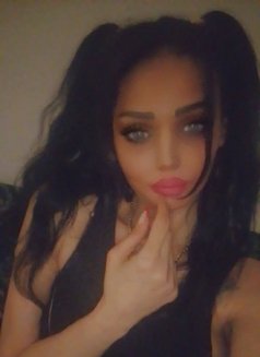 Reem - escort in Beirut Photo 7 of 7