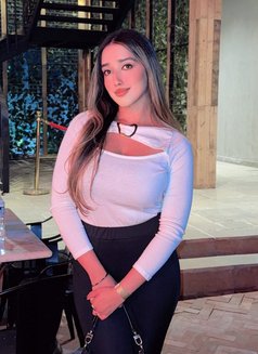 Reem Sharma - puta in Sharjah Photo 2 of 5