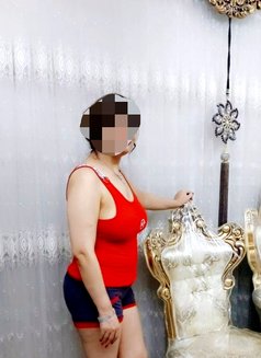 Reem - escort in Cairo Photo 2 of 3