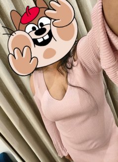 Reema - escort in New Delhi Photo 5 of 6