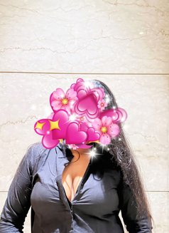 Reema - escort in New Delhi Photo 7 of 11