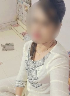 Reema Singh - escort in Mumbai Photo 2 of 6