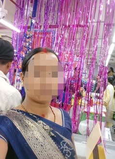 Priya (Cam & Real Meet) - puta in Ahmedabad Photo 1 of 3