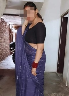 Priya (Cam & Real Meet) - puta in Ahmedabad Photo 2 of 3