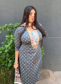 Bhabhi cam - escort in New Delhi Photo 1 of 2