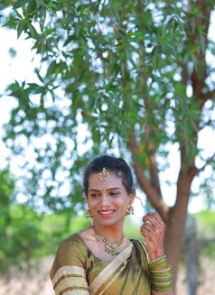 Reena pussy girl - Transsexual escort in Hyderabad Photo 6 of 6