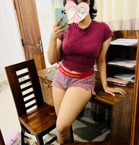 Eshi - escort in Colombo