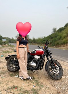 Reet Independent Arrive From Chandigarh - puta in Noida Photo 4 of 5