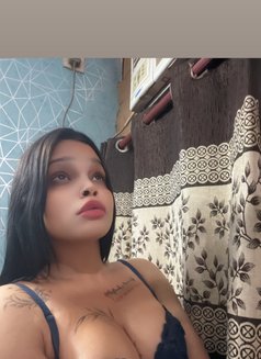 Reeta - Transsexual escort in New Delhi Photo 26 of 28