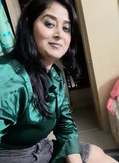 REETU - puta in Kolkata Photo 7 of 11