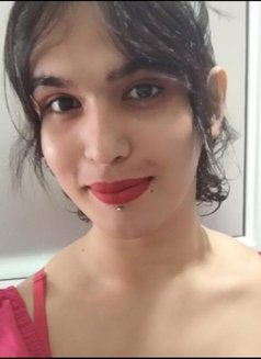 Reeza Shenel - Transsexual escort agency in Colombo Photo 7 of 9